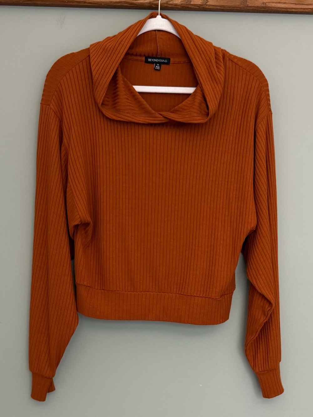 Beyond Yoga "So Chic" Ribbed Burnt Rusty Orange Cropped Lightweight Hoodie